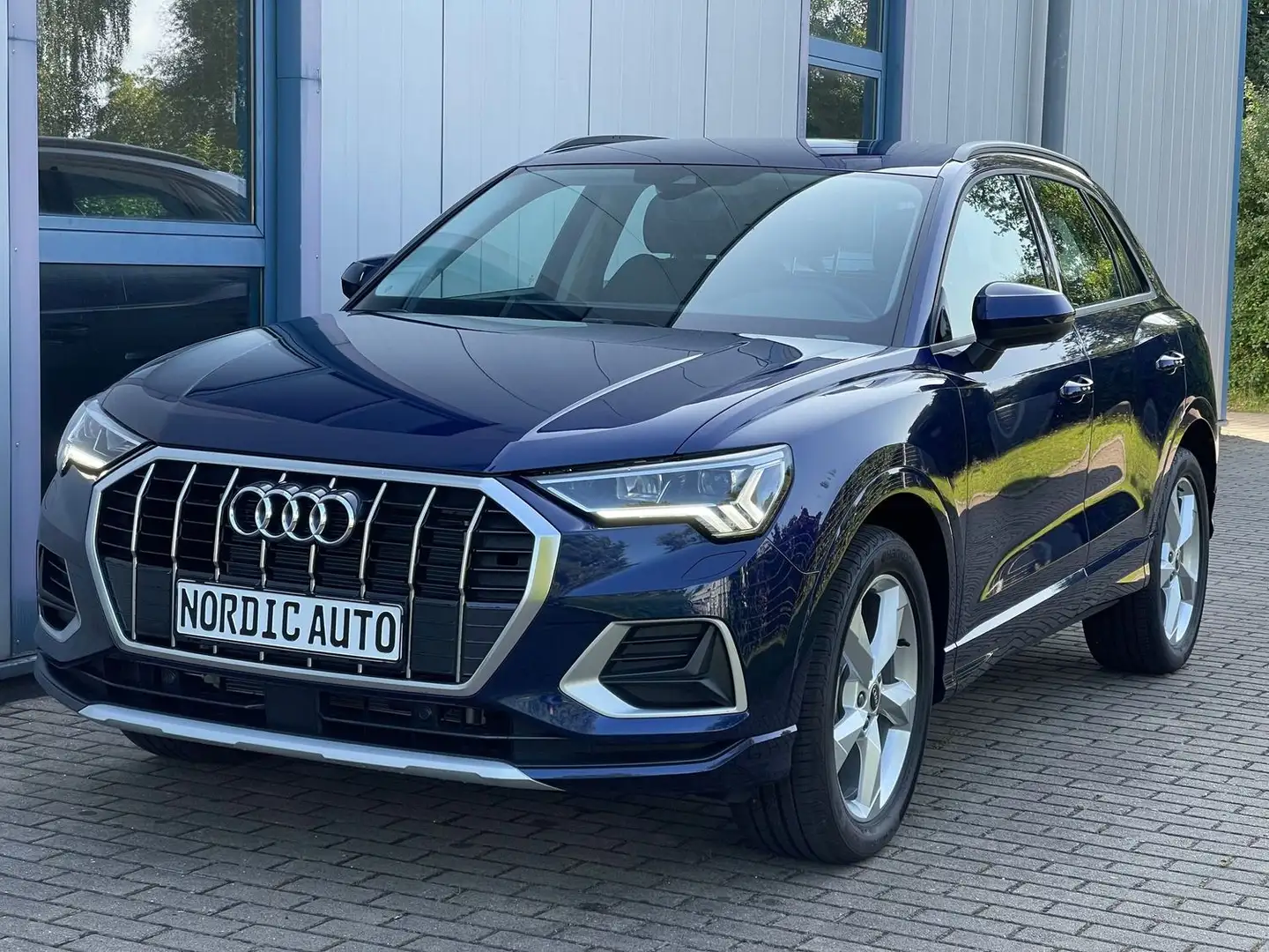 Audi Q3 35 TFSI+Keyless+AHK+StandH+ACC+Kamera Blau - 1