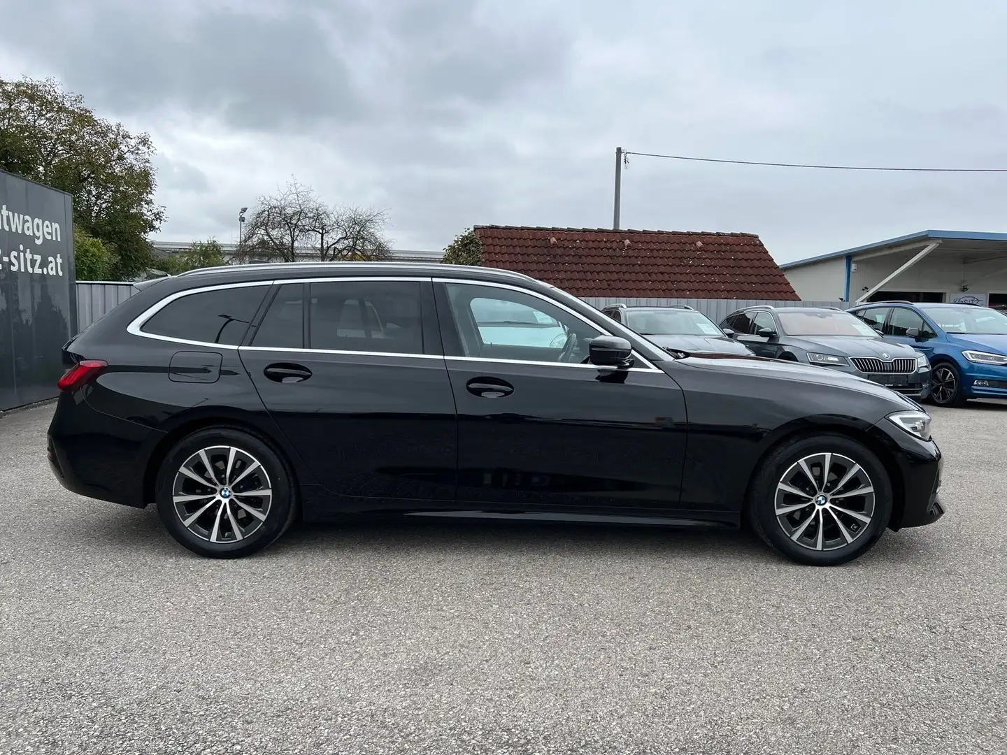 BMW 318 d Sport Line Touring Aut. Schwarz - 2