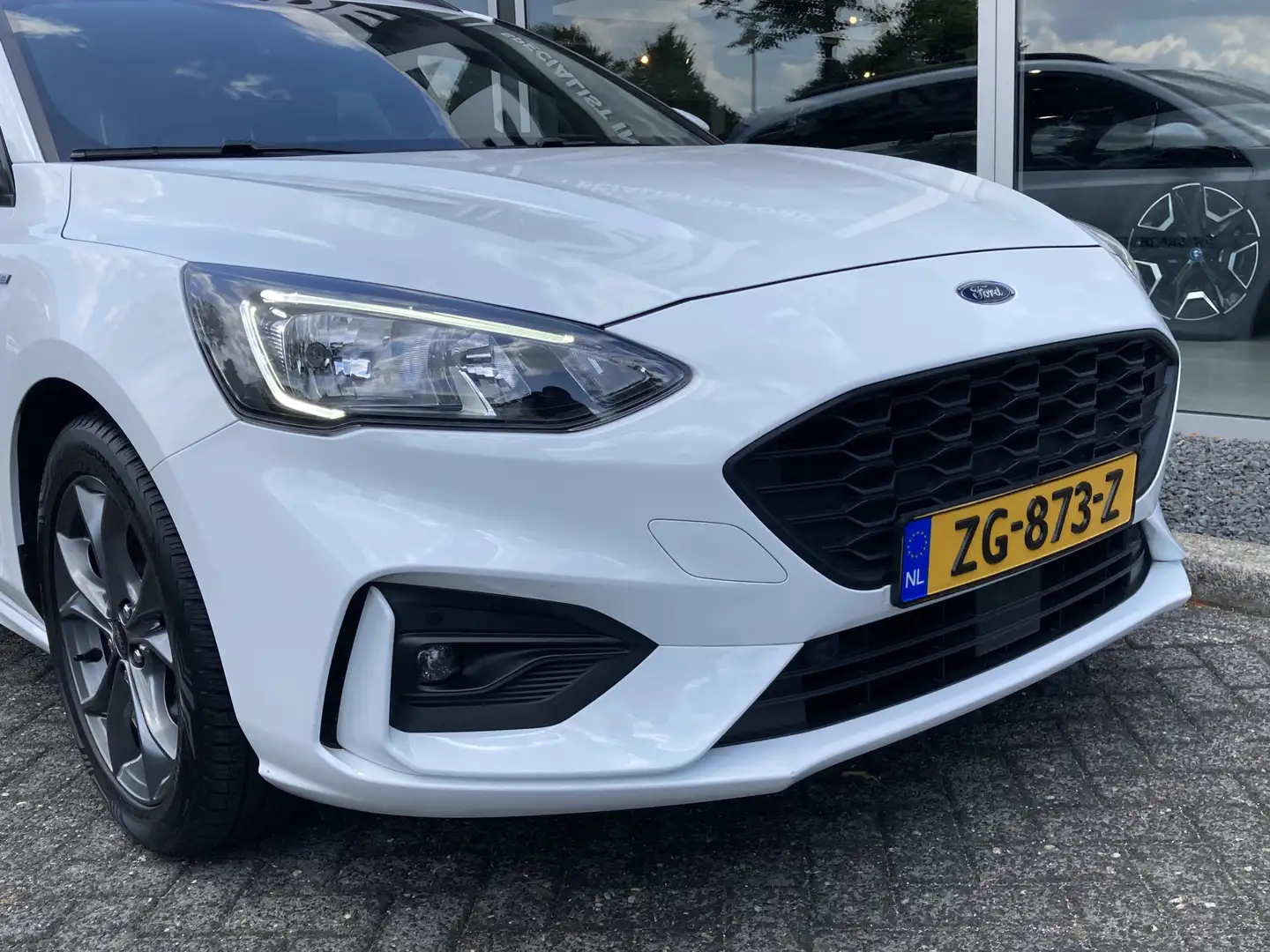 Ford Focus Wagon 1.0 EcoBoost ST Line Business 125pk/92kW 6-b Weiß - 2