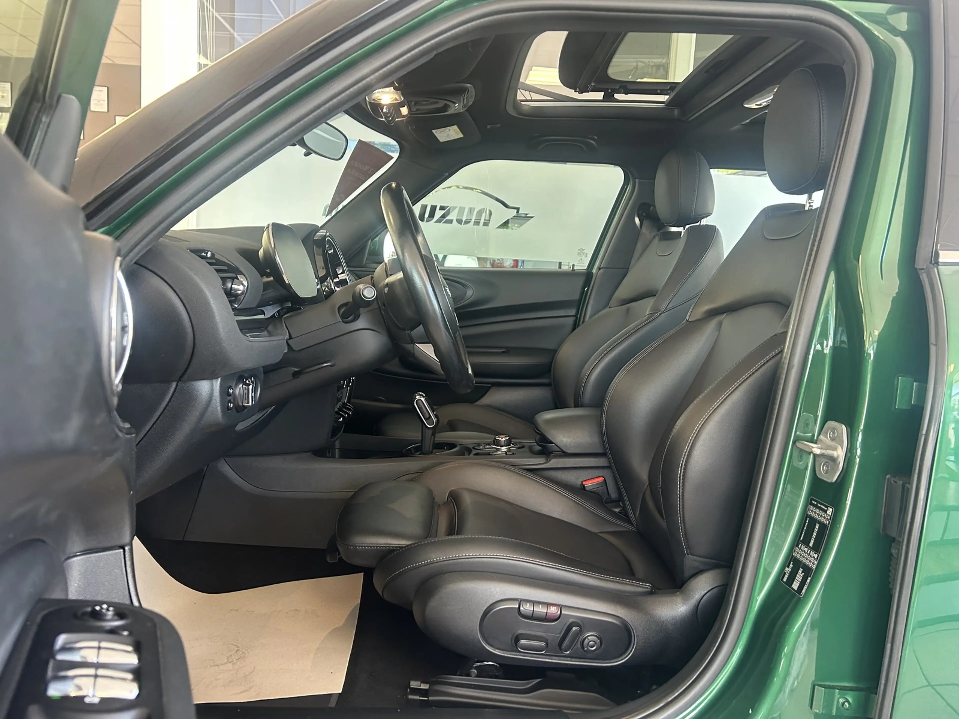 MINI One Clubman Auto Leder Panorama virtuell Cockpit — photo 9