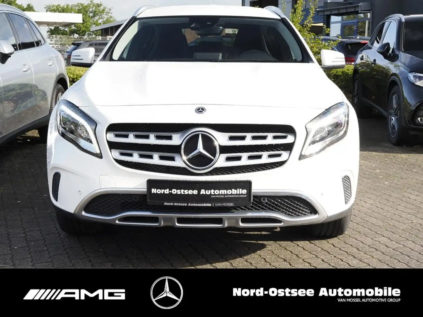 Mercedes-Benz GLA 220 d 4M URBAN AHK LED PARKPAKET NAVI SITZHZ Blanc - 2