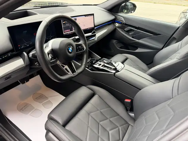 BMW 5 Series view 10