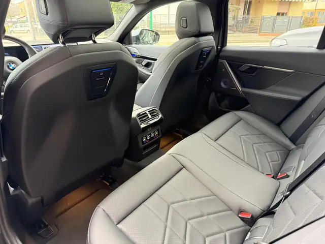 BMW 5 Series view 15