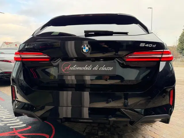 BMW 5 Series view 6