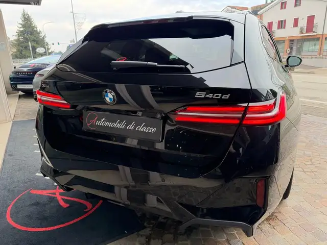 BMW 5 Series view 7