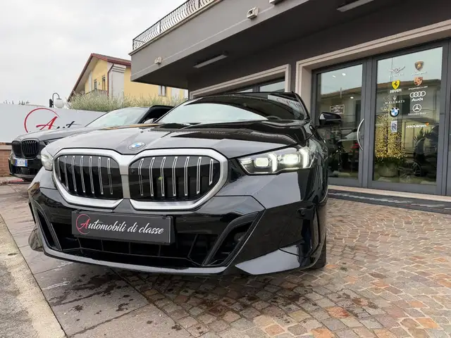 BMW 5 Series view 4