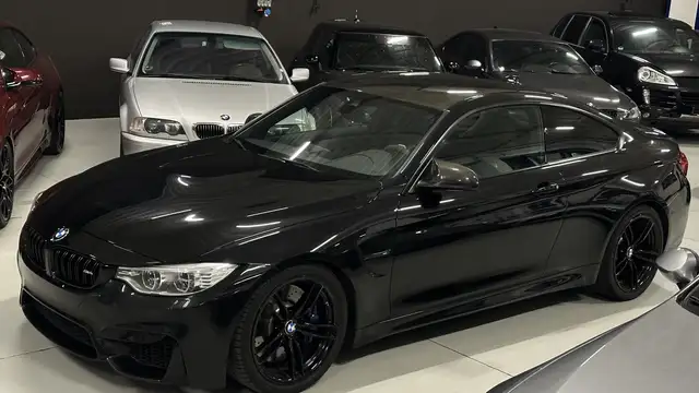 BMW M4 Dkg Total Black
