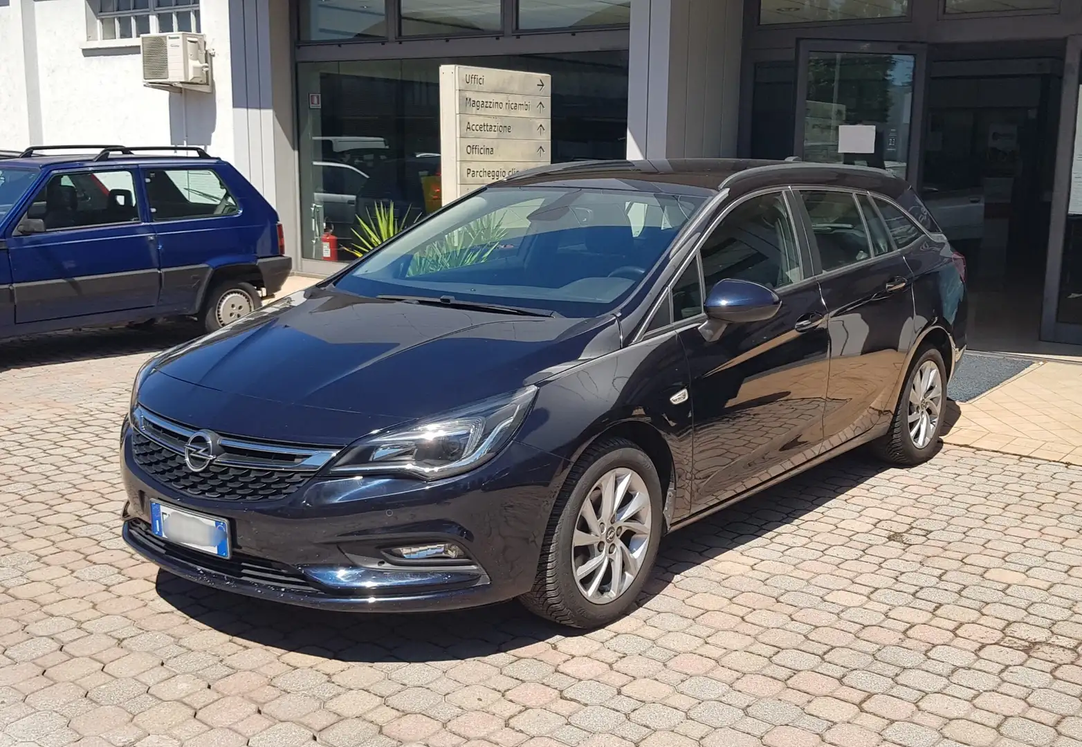 Opel Astra 1.6 CDTi 110CV Start&Stop Sports Tourer Business Nero - 2