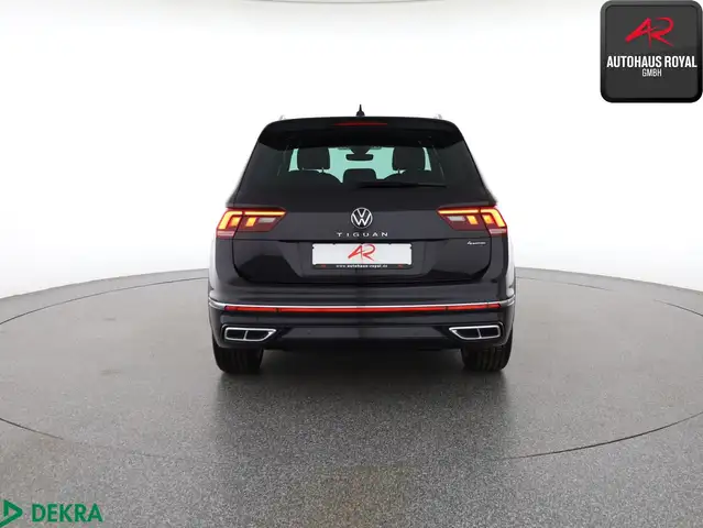 Volkswagen Tiguan view 4