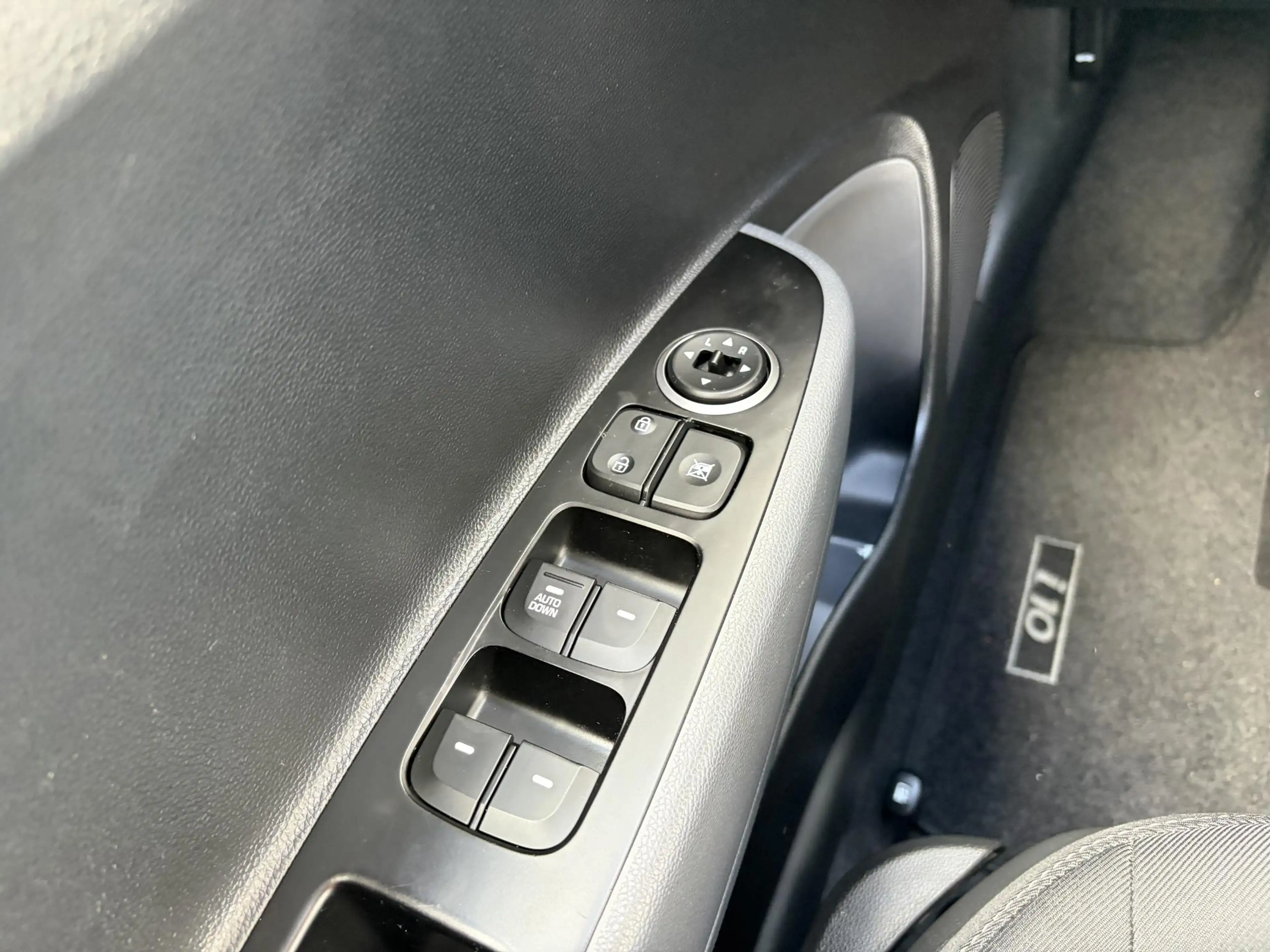 Hyundai i10 1.0i Comfort / Airco / Cruise control / — photo 11