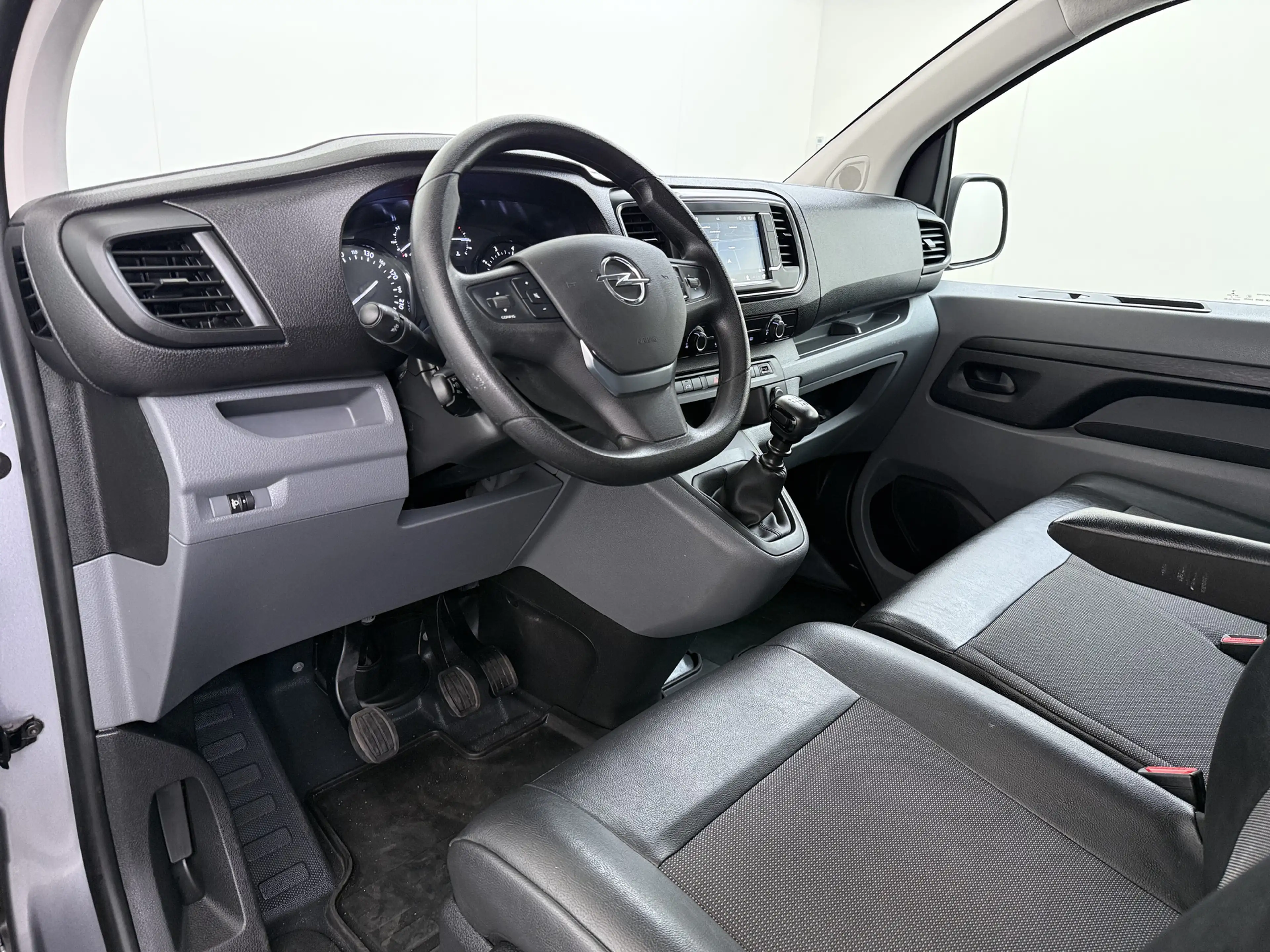 Opel Vivaro 2.0CDTI 145PK L3H1 3-Persoons Trekhaak 360°Camera — photo 8