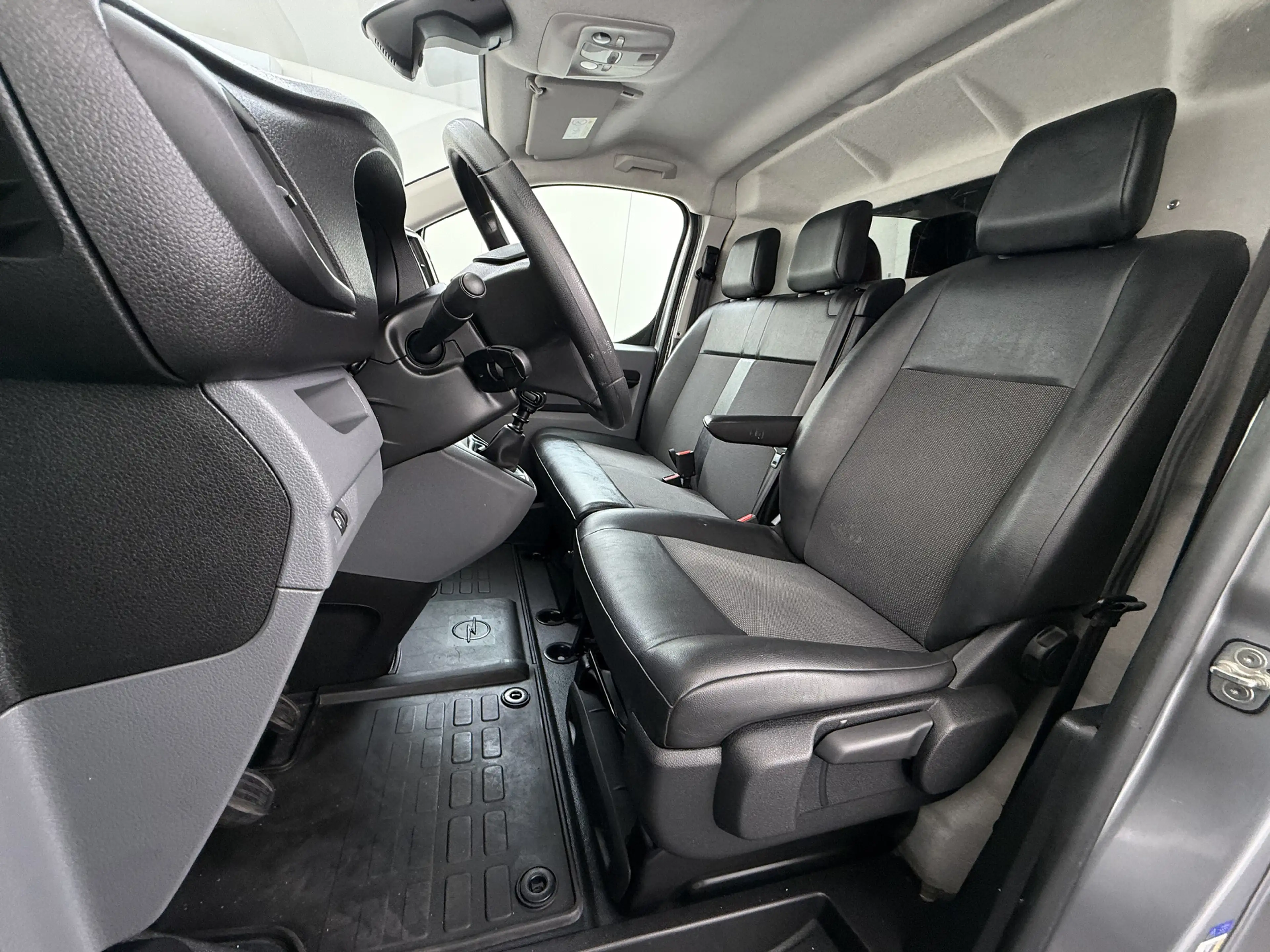 Opel Vivaro 2.0CDTI 145PK L3H1 3-Persoons Trekhaak 360°Camera — photo 9