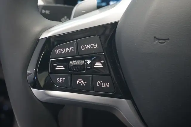 BMW 3 Series view 12