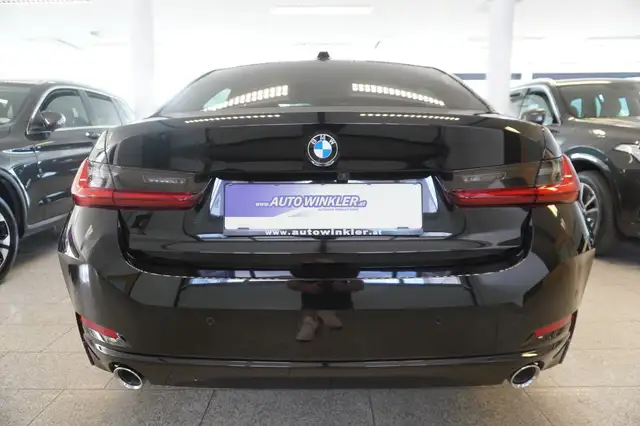 BMW 3 Series view 6