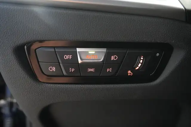 BMW 3 Series view 14