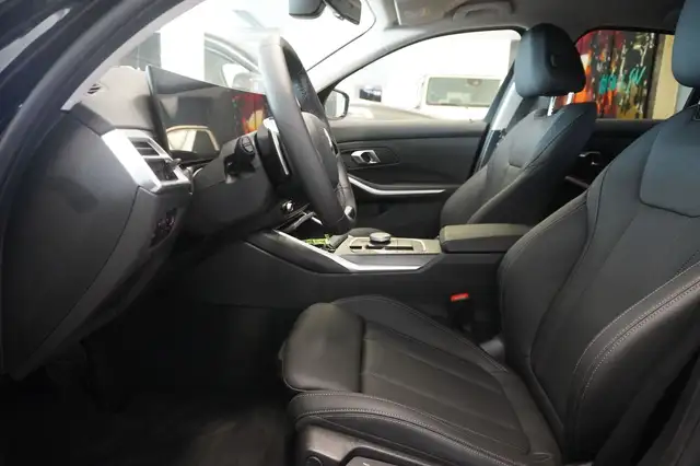 BMW 3 Series view 8