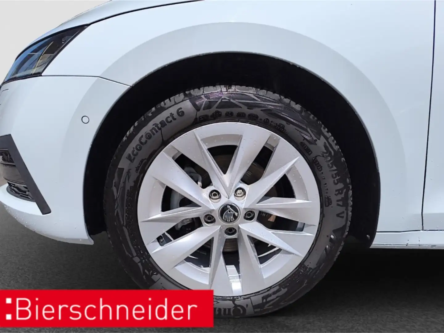 Skoda Octavia Combi 2.0 TDI NAVI AHK PANO LED Weiß - 2