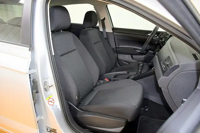 Volkswagen Polo view 4