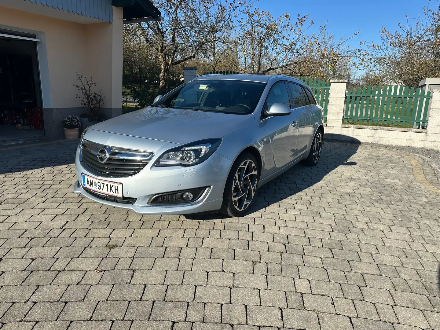 Opel Insignia Insignia Sports Tourer 2,0 CDTI Allrad OPC-Line Silber - 1