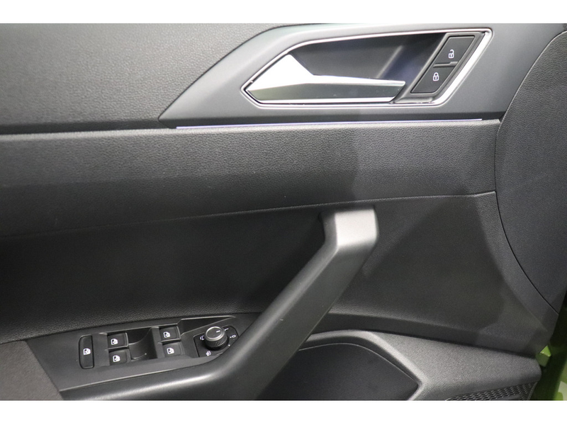 Volkswagen Taigo 1.0 TSI R-Line Panorama Matrix NAVI — photo 13