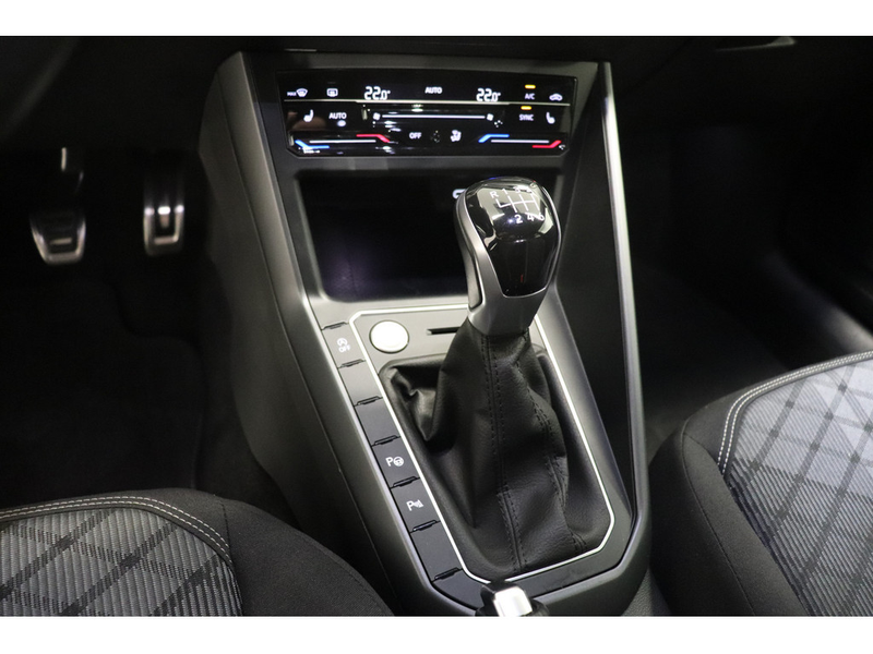 Volkswagen Taigo 1.0 TSI R-Line Panorama Matrix NAVI — photo 10