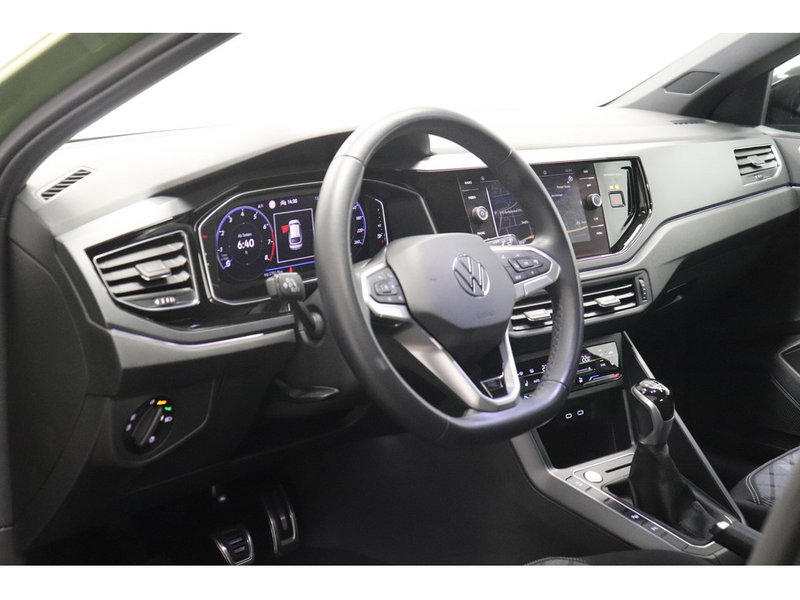 Volkswagen Taigo 1.0 TSI R-Line Panorama Matrix NAVI — photo 9