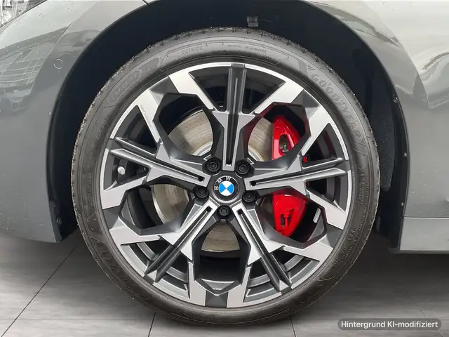 BMW 3 Series view 6
