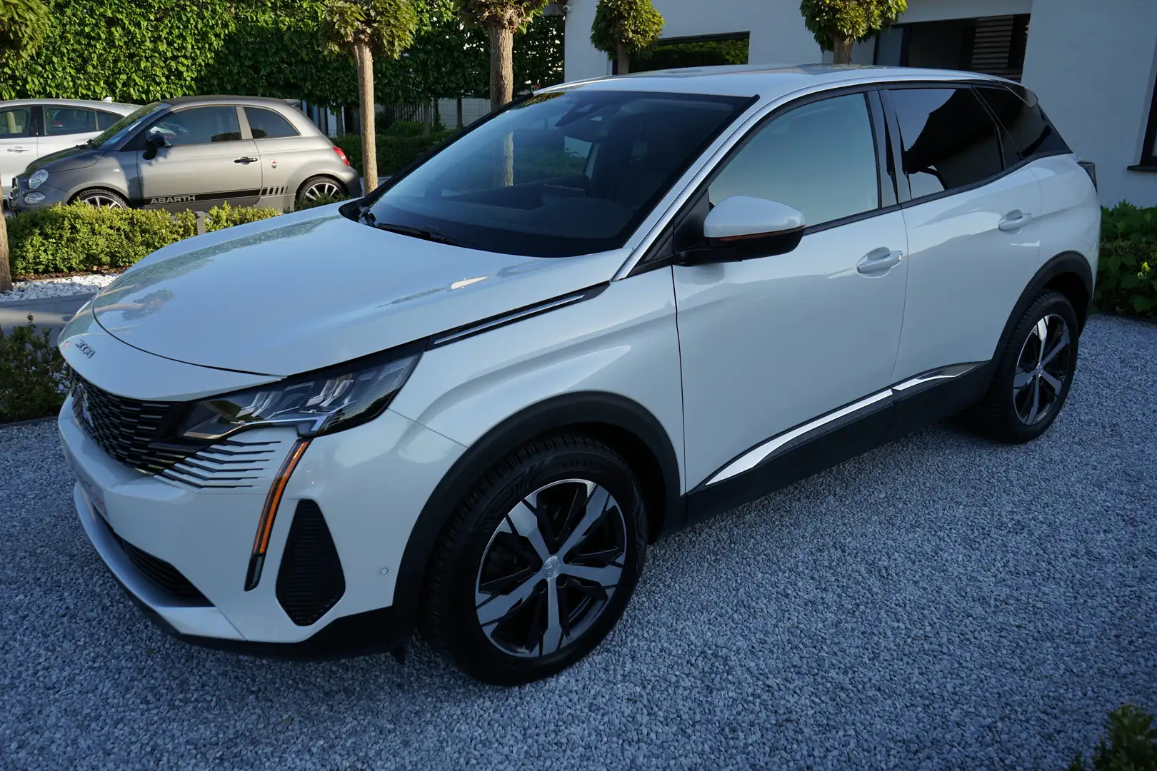 Peugeot 3008 1.2 PureTech Allure ~ 12 M WARRANTY ~ 1 OWNER Blanc - 2
