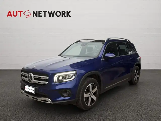 Mercedes-Benz GLB view 3