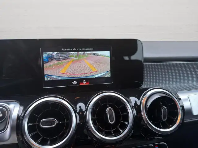 Mercedes-Benz GLB view 13
