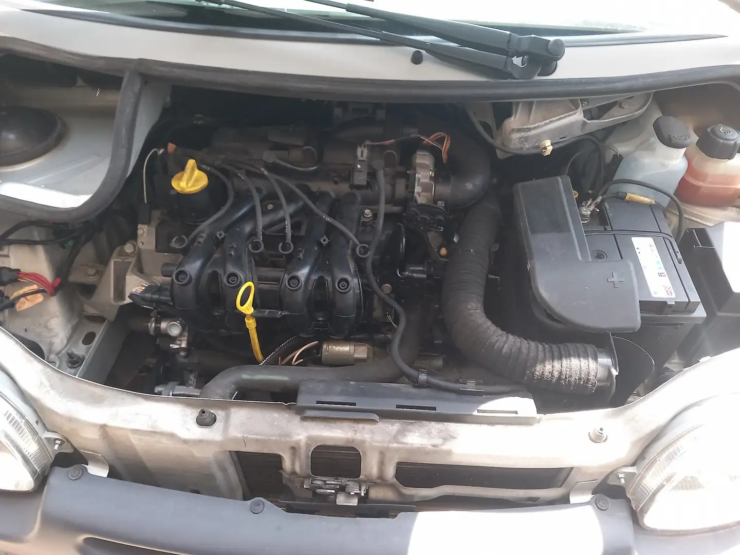 Renault Twingo Twingo 1.2 , TÜV neu, Kd. neu, ZR, WP neu Silber - 2