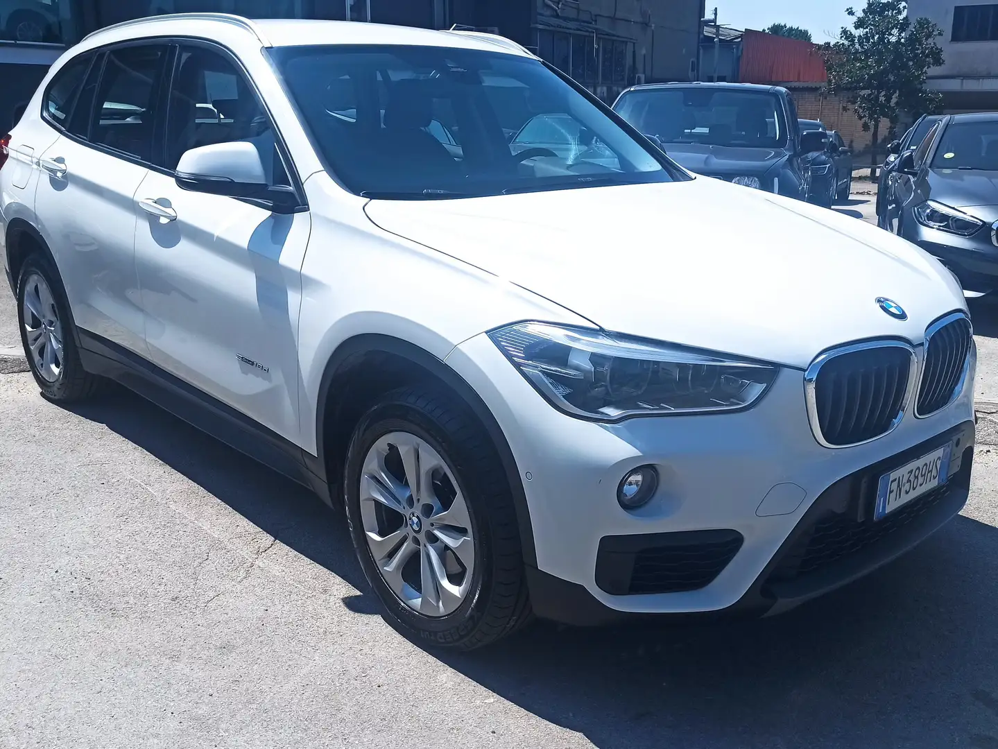 BMW X1 X1 sdrive18d ** AUTOM.+PELLE+APPLE+LUCI AMB. ** Blanc - 2