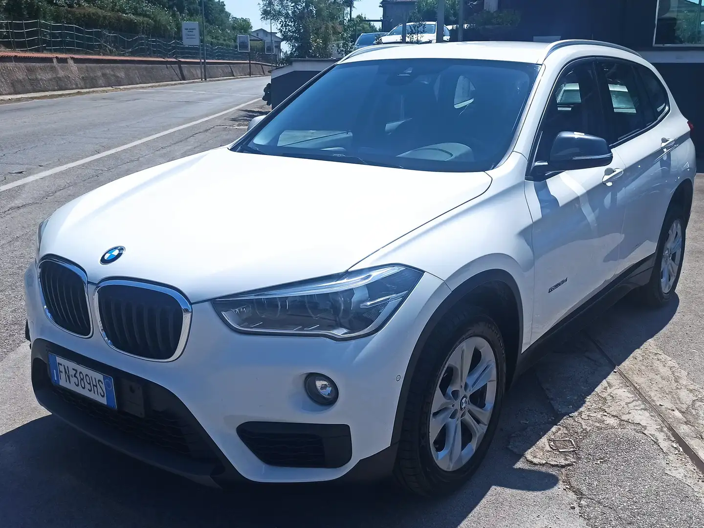 BMW X1 X1 sdrive18d Business ** AUTOM.+PELLE+APPLE ** Blanco - 1