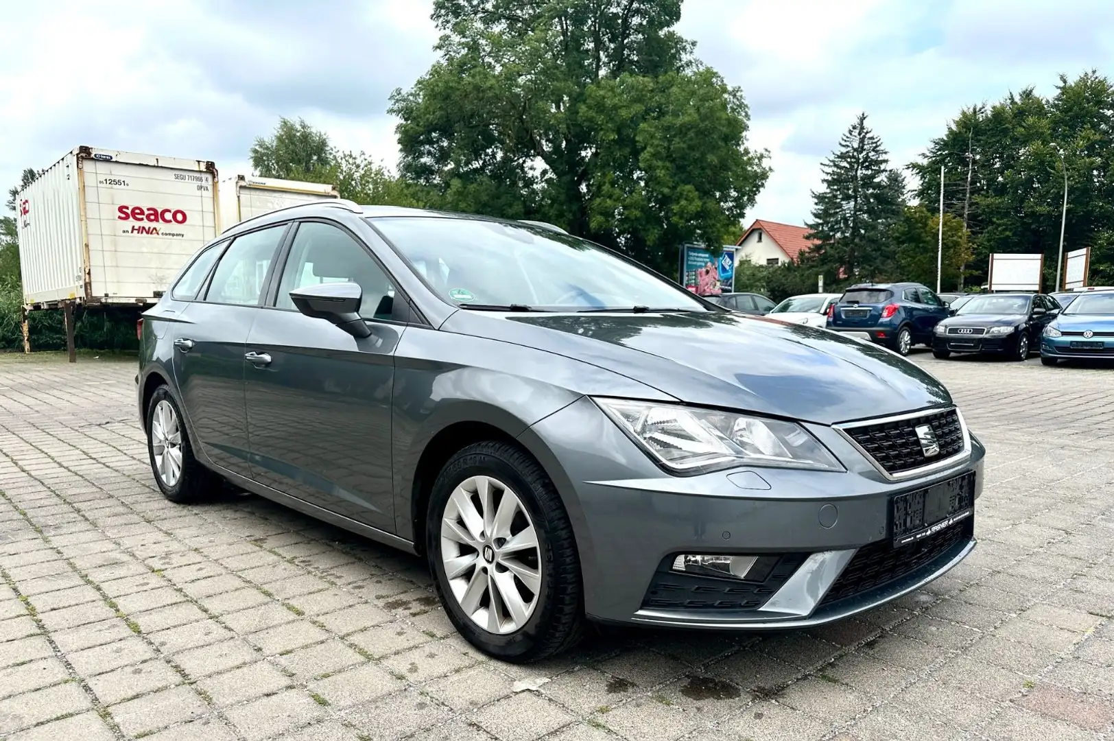 SEAT Leon ST Style Automatik / NAVI / Klima Grau - 2