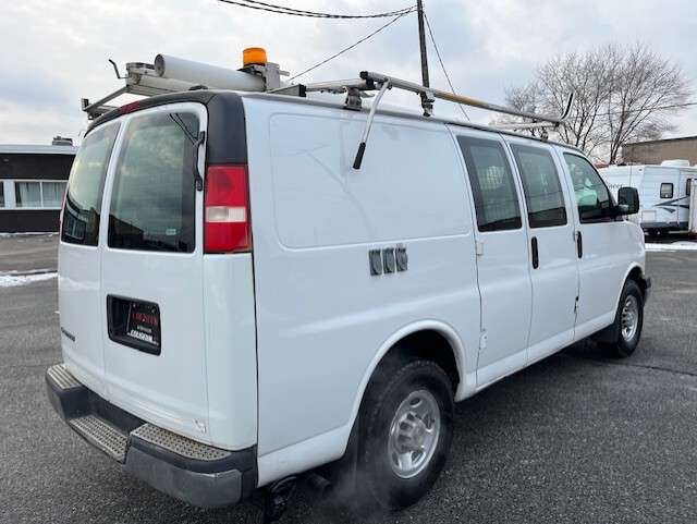 2009 Chevrolet Express 3500 Cargo Van