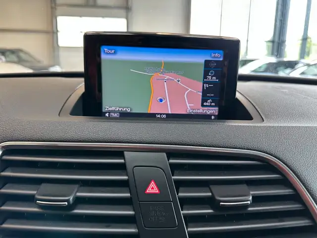 Audi Q3 view 15