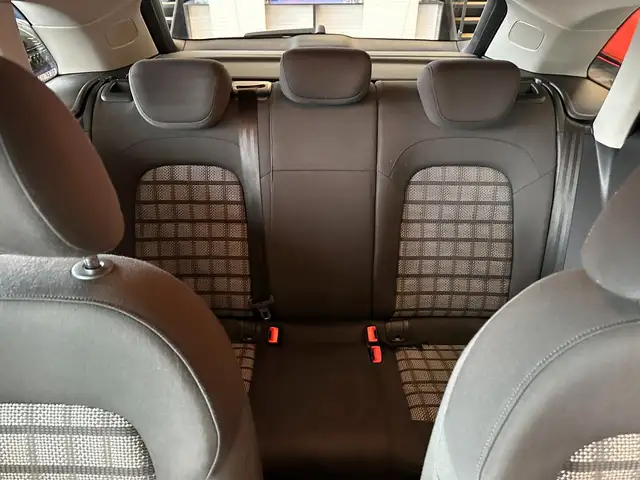 Audi Q3 view 13
