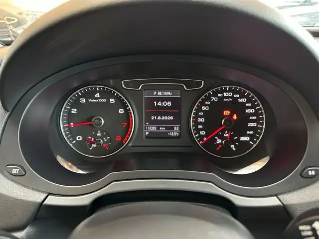 Audi Q3 view 14