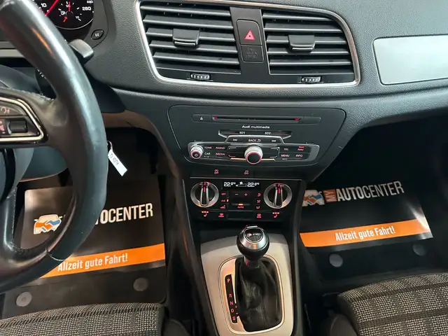 Audi Q3 view 11