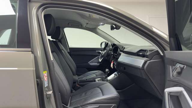Audi Q3 — photo 12