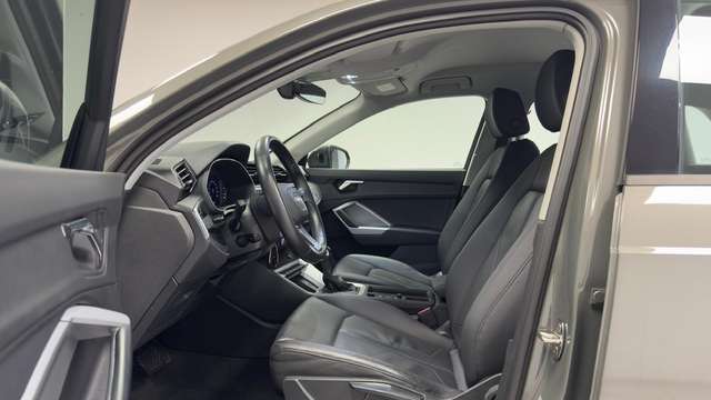Audi Q3 — photo 11