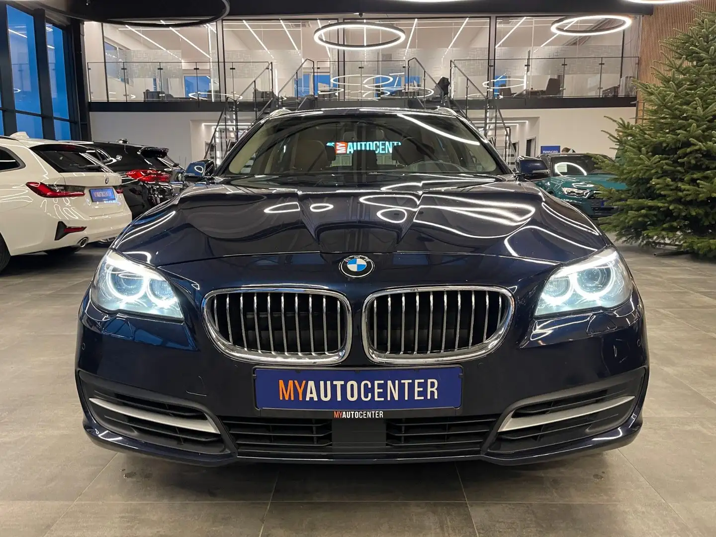BMW 530 d Touring xDrive *HEAD-UP*XENON*NAVI*DAB*PANO Синий - 2