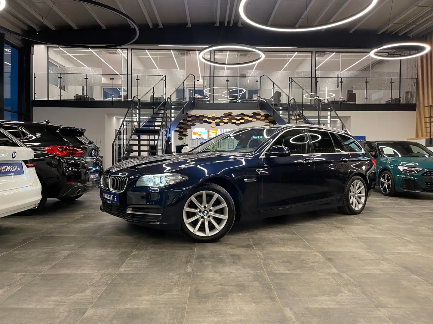 BMW 530 d Touring xDrive *HEAD-UP*XENON*NAVI*DAB*PANO Синий - 1