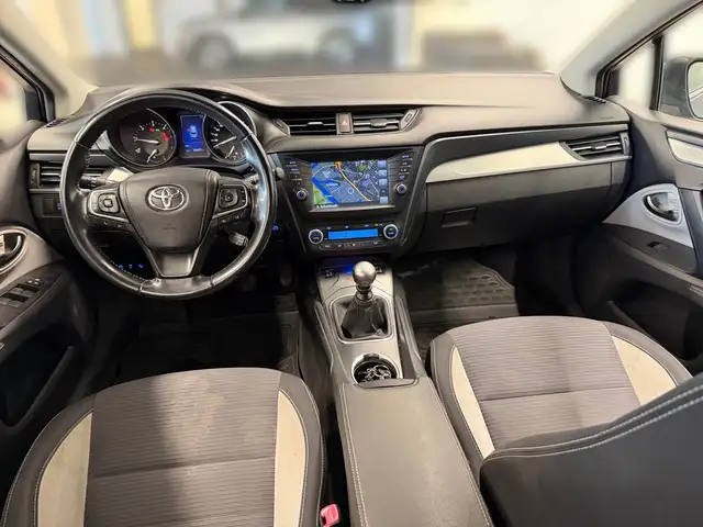 Toyota Avensis view 9