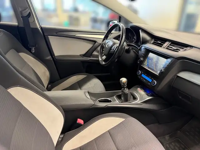 Toyota Avensis view 12