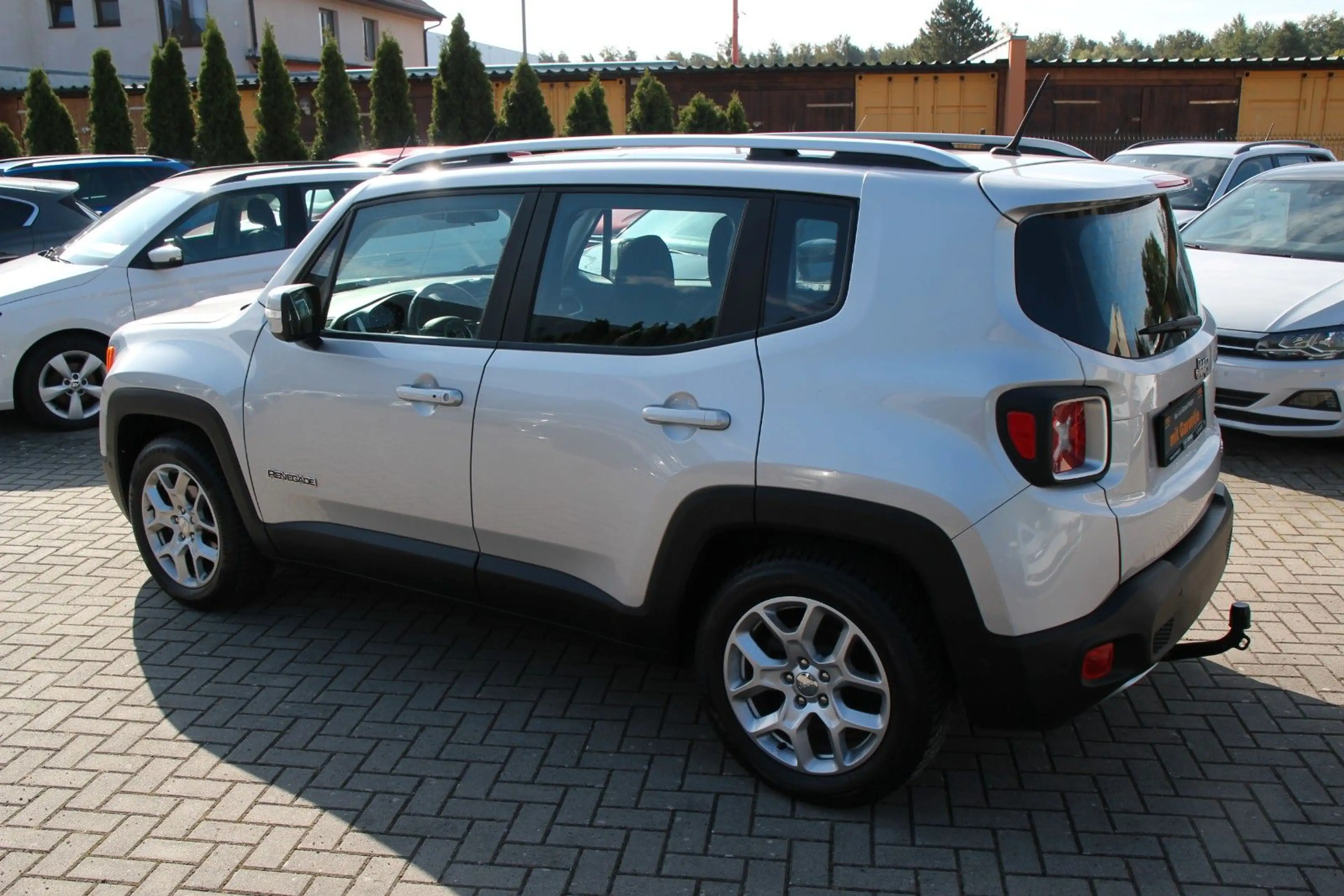 Jeep Renegade Limited FWD — photo 8