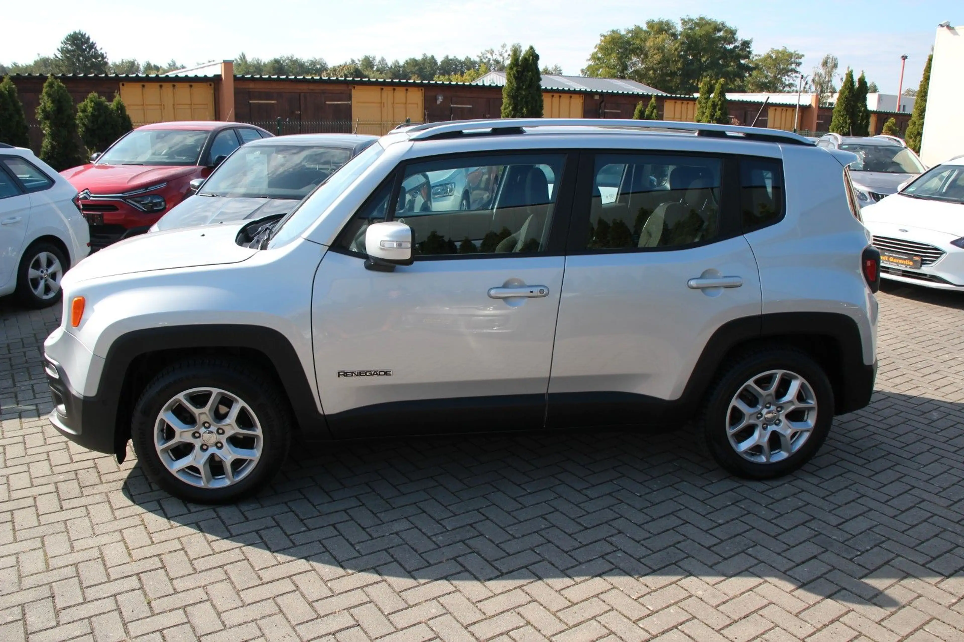 Jeep Renegade Limited FWD — photo 9