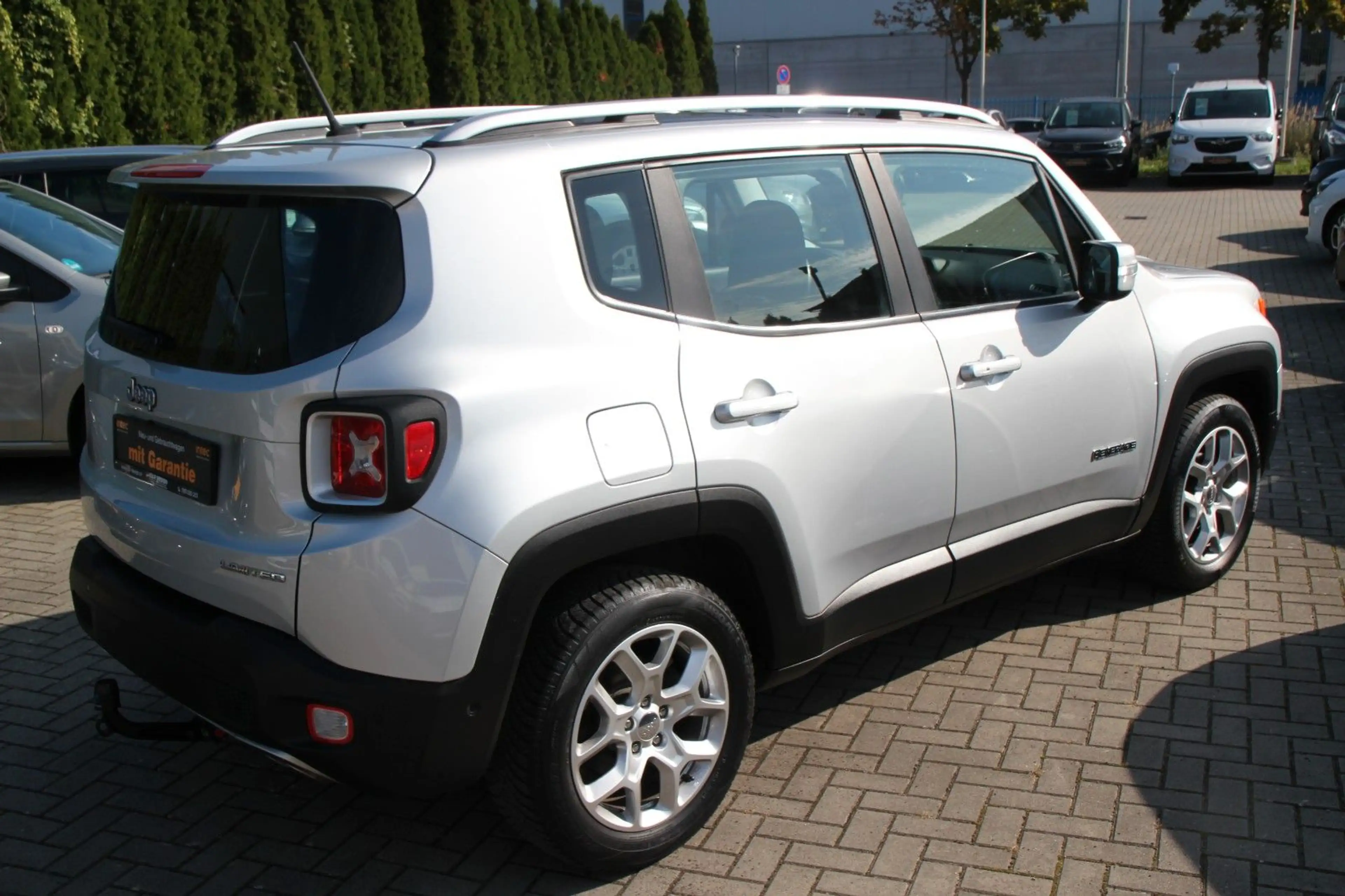 Jeep Renegade Limited FWD — photo 7