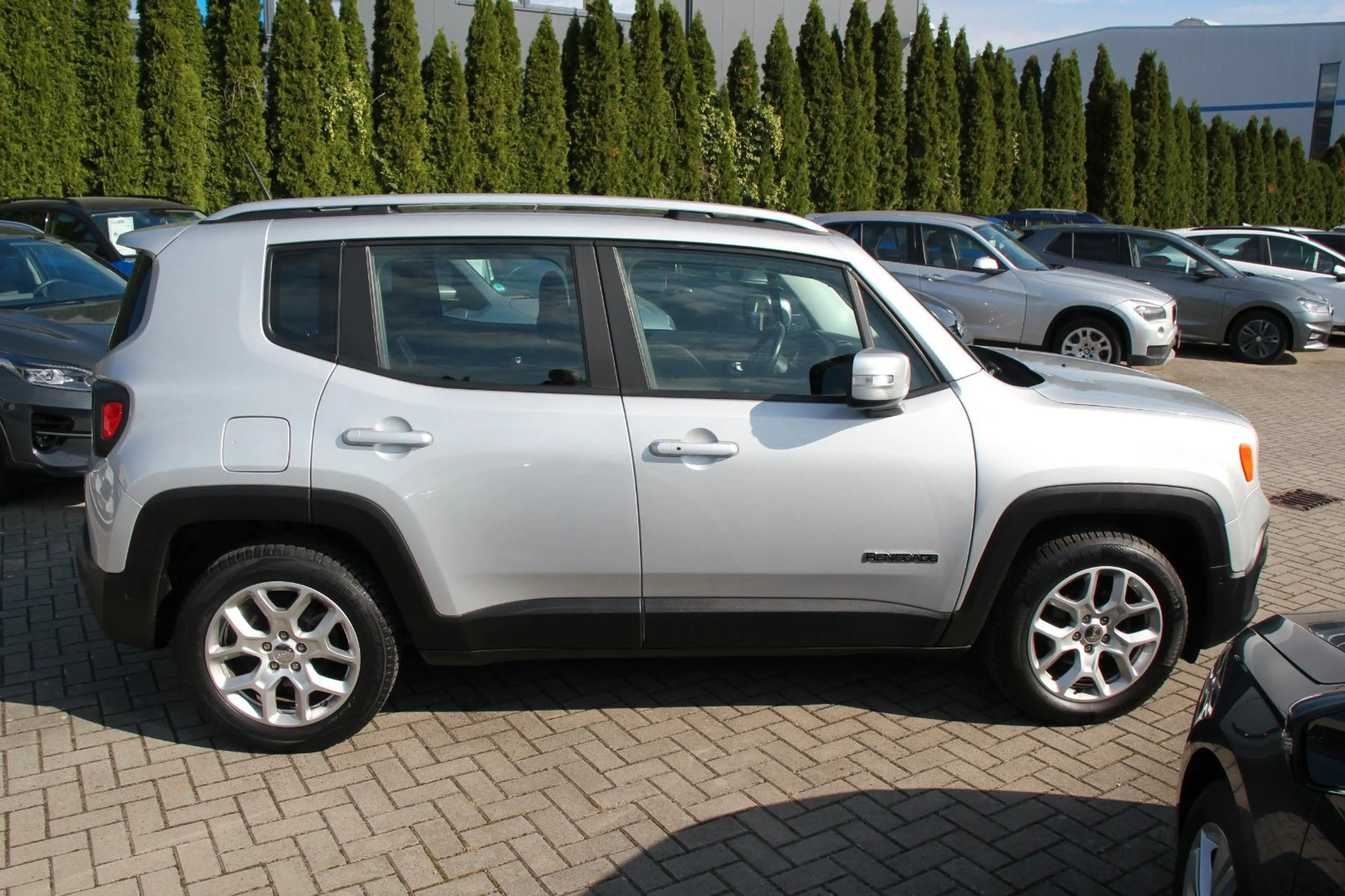 Jeep Renegade Limited FWD — photo 5