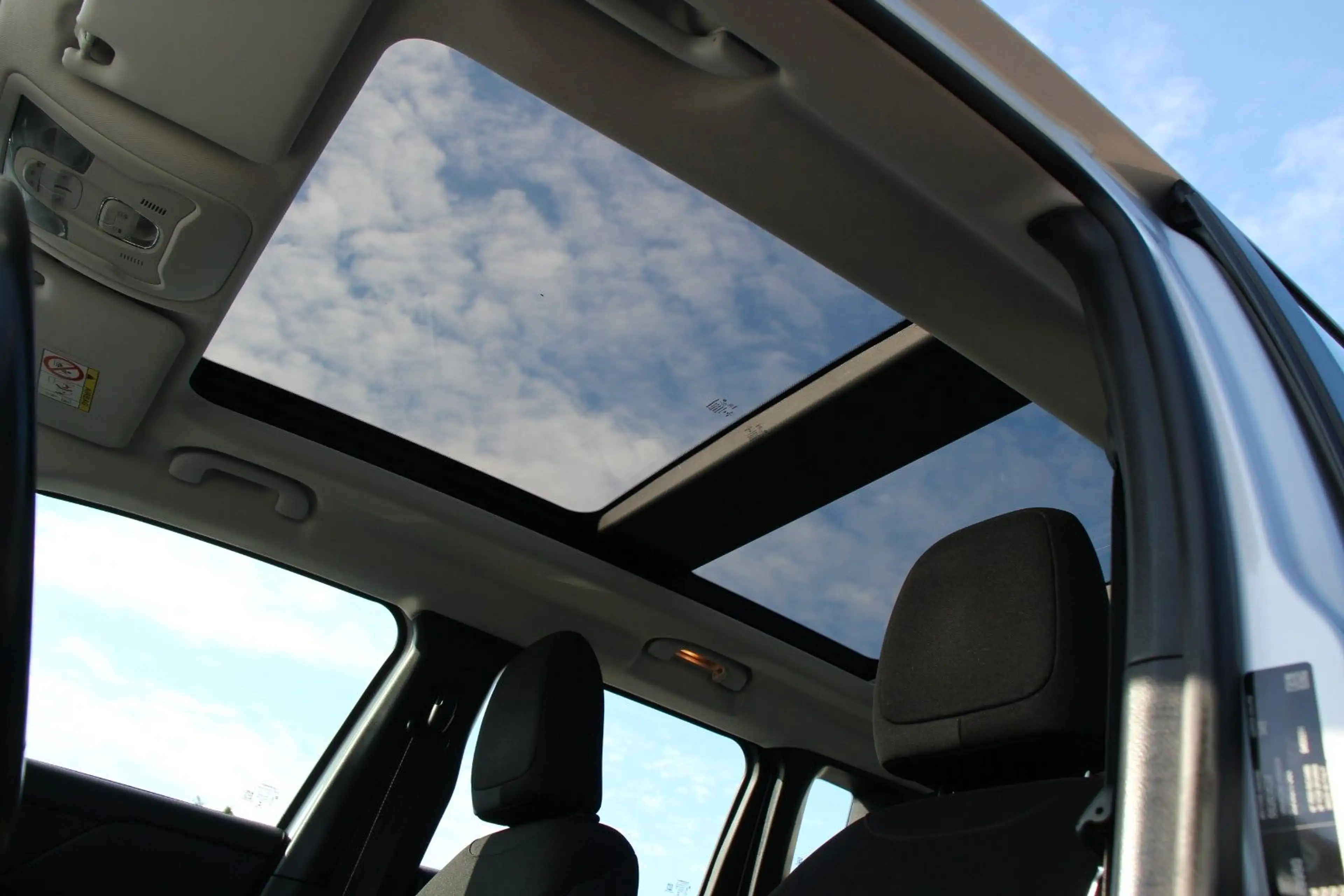 Jeep Renegade Limited FWD — photo 15